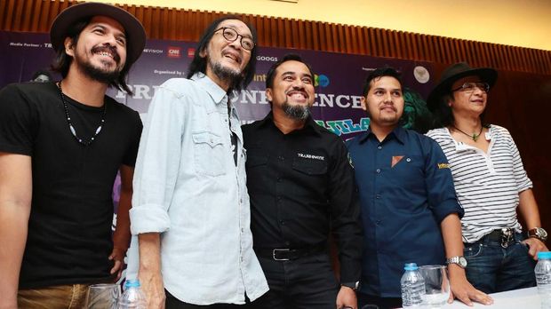 Yockie Suryo Prayogo akan menggelar konser bertajuk 'Menjilat Matahari' pada 11 Oktober nanti.