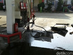 Cerita Sigapnya Petugas SPBU di Kalimalang Padamkan Api