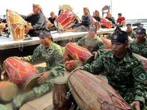 Rampak Kendang Iringi Aksi Bela Diri Prajurit TNI