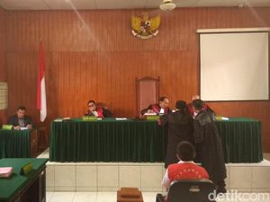 Aking Saputra, Terdakwa Penistaan Agama Didakwa Pasal Berlapis