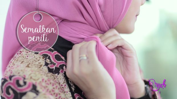 Tutorial Hijab Super Simpel ala Ibu-ibu Pejabat