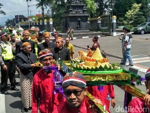 Simbol Kerukunan Antar Umat Beragama, 170 Tumpeng Diarak di Wonosobo