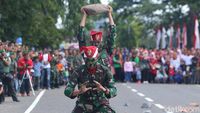 Foto: Aksi-aksi Ekstrem HUT ke-72 TNI di Banda Aceh