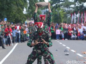 Foto: Aksi-aksi Ekstrem HUT ke-72 TNI di Banda Aceh Foto: Aksi-aksi Ekstrem HUT ke-72 TNI di Banda Aceh