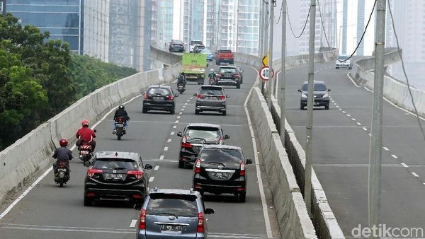 Tidak Ada Polisi, Pemotor Kembali Nekat Terobos JLNT