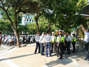 Dirlantas Tinjau CCTV Bersuara di Simpang Kebon Sirih Dirlantas Tinjau CCTV Bersuara di Simpang Kebon Sirih