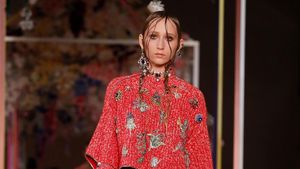 Foto: Koleksi Terbaru Alexander McQueen di Paris Fashion Week