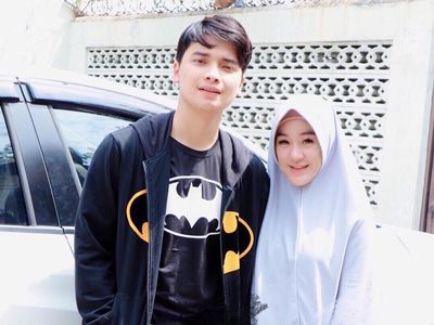 Foto: Gaya Hijab Syari Larissa Chou, Menantu Ustaz Arifin Ilham yang Mualaf