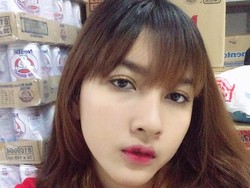 Ini Sosok Kasir Alfamart Berparas Cantik Seperti Model yang Viral