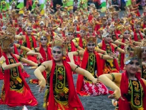 Diikuti Banyak Penari, Festival Gandrung Sewu Bidik Rekor MURI
