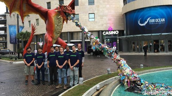 Naga Merah Penyembur Sampah di Konferensi Laut Eropa