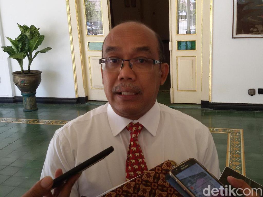 Bareng Anies, Sultan HB X Dilantik sebagai Gubernur DIY di Jakarta Bareng Anies, Sultan HB X Dilantik sebagai Gubernur DIY di Jakarta