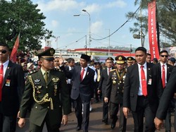 Jalan Kaki Tembus Macet, Jokowi: Kalau Ada Motor, Pilih Motor