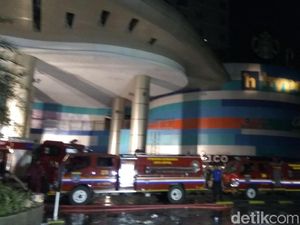 Sudah 24 Jam, Masih Ada Sisa Bara Api di Cinere Bellevue
