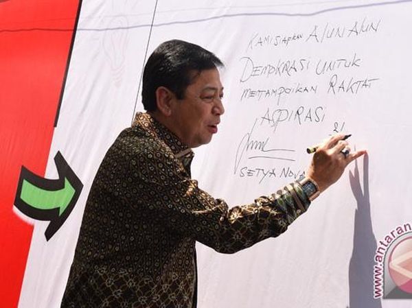 Potret Novanto Pakai Jam Mewah Richard Mille, Bareng Trump dan di DPR