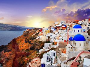 Kecelakaan Tragis di Santorini, Sepasang Turis Tewas Jatuh ke Jurang