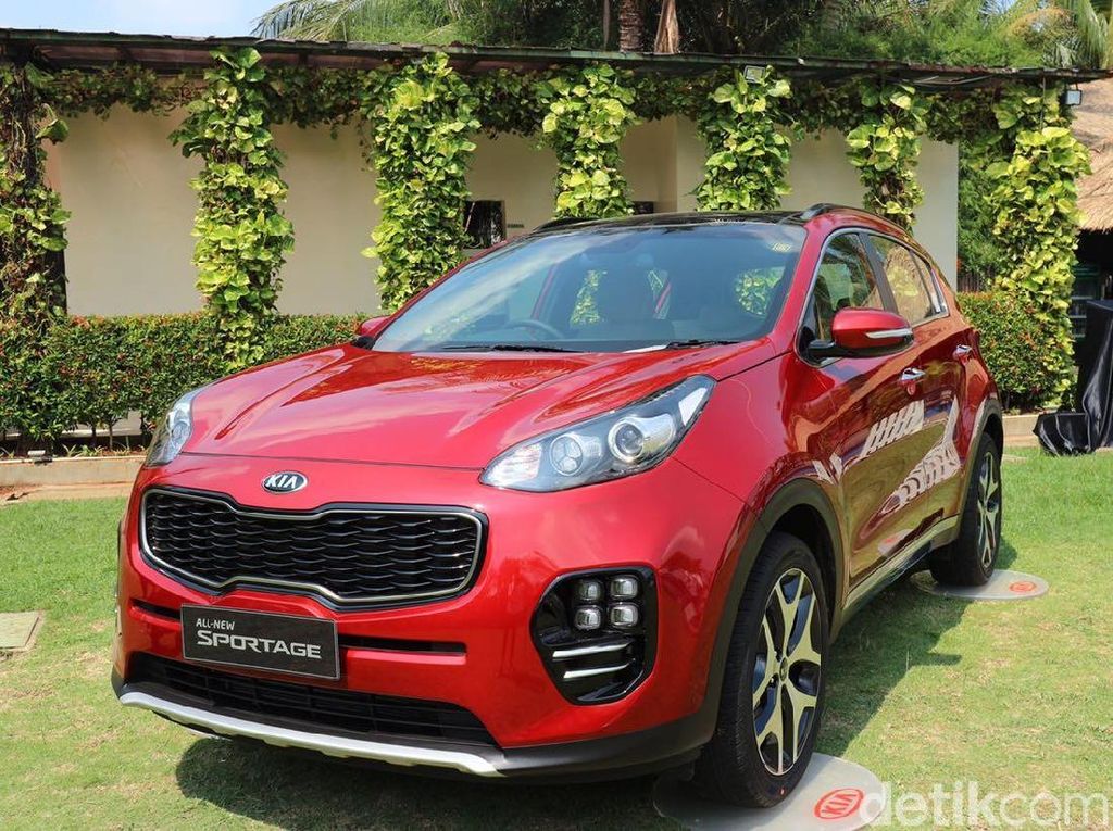 Kenapa Sih Mobil di Indonesia Suka Diturunkan Speknya? Kenapa Sih Mobil di Indonesia Suka Diturunkan Speknya?