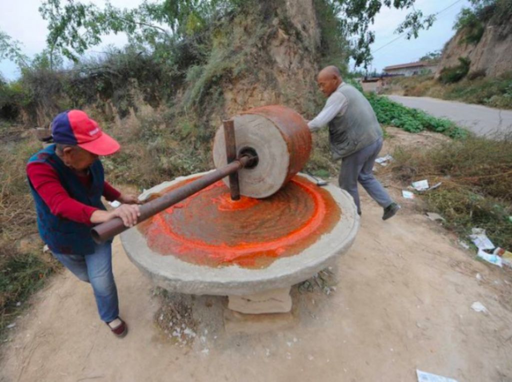 Sedih! Pasangan Tua Ini Giling Sambal Favorit Anaknya Tapi Ternyata Berujung Kecewa Sedih! Pasangan Tua Ini Giling Sambal Favorit Anaknya Tapi Ternyata Berujung Kecewa