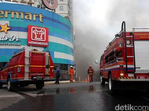 Pemadaman Kebakaran Cinere Bellevue Belasan Jam, Ini Penyebabnya