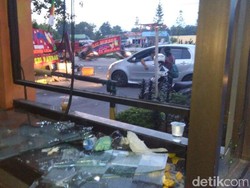 Mahasiswa Universitas Riau Saling Serang, Kaca Jendela Pecah