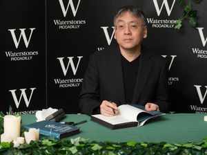 Peraih Nobel Sastra 2017 Diganjar Penghargaan di Inggris Peraih Nobel Sastra 2017 Diganjar Penghargaan di Inggris
