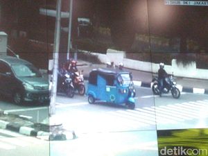 Saat Sopir Bajaj Ikut Ditegur Lewat CCTV Bersuara Saat Sopir Bajaj Ikut Ditegur Lewat CCTV Bersuara