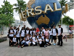 Rayakan Ulang Tahun Ibunda, Ayu Ting Ting Boyong 30 Orang Liburan ke Singapura