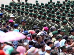 Seru! Warga Cilegon Saksikan Perayaan HUT TNI