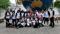 Gaya Liburan The Rojaks di Singapura, Senyum Semringah Andien