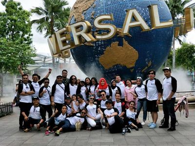 Gaya Liburan The Rojaks di Singapura, Senyum Semringah Andien