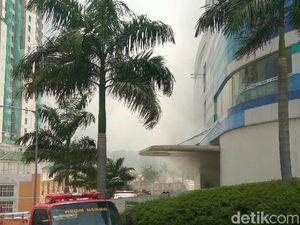 Asap Masih Mengepul di Apartemen Cinere Bellevue