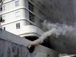 Kepanikan Penghuni Apartemen Cinere Bellevue yang Terbakar