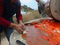 Orang Tua Giling Sambal untuk Anaknya hingga Mie Goreng Enak untuk Sarapan