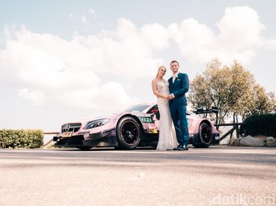 Keren! Mobil Balap Jadi Mobil Pengantin