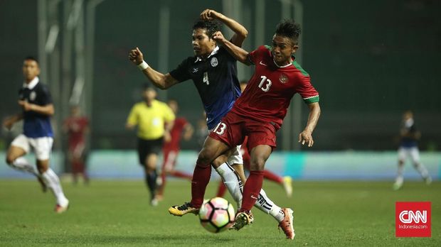 Febri Hariyadi menciptakan peluang pertama untuk timnas Indonesia. (