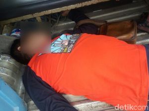 Seorang Penumpang Angkot Meninggal di Terminal Purabaya Seorang Penumpang Angkot Meninggal di Terminal Purabaya