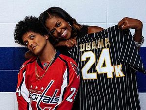 Nonton Konser Bruno Mars, Michelle Obama dapat Kejutan yang Super Manis Nonton Konser Bruno Mars, Michelle Obama dapat Kejutan yang Super Manis