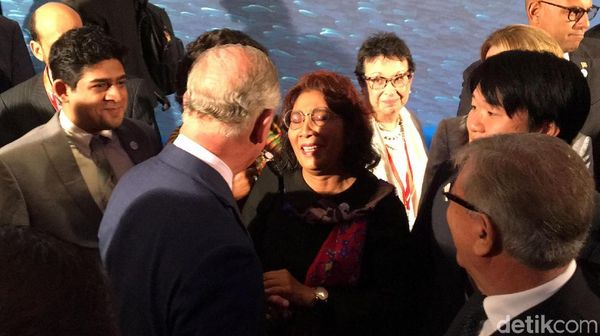 Momen Keakraban Susi dan Pangeran Charles