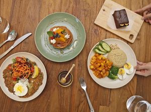 Wanita Ini Masukkan Potongan Kaca ke Dalam Makanannya Agar Bisa Makan Gratis