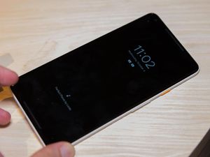 Parah! Google Jual Pixel 2 XL Tanpa OS