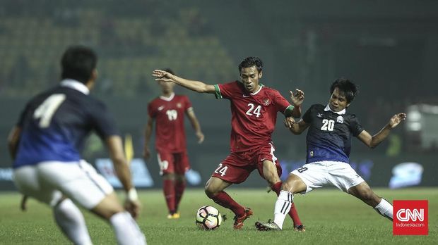 Fadhil Sausu pernah membela timnas Indonesia U-23 pada laga persahabatan. (