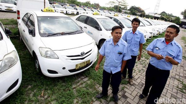 Foto: Kalah Saing dengan Taksi Online, Express PHK 250 Karyawan