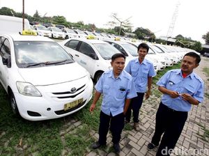 Foto: Kalah Saing dengan Taksi Online, Express PHK 250 Karyawan