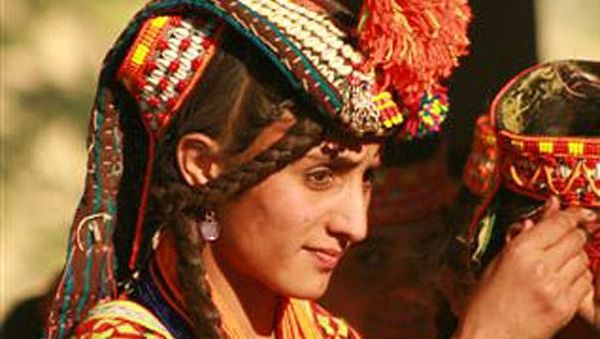 Foto: Suku di Pakistan yang Berwajah Orang Eropa