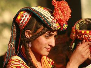 Foto: Suku di Pakistan yang Berwajah Orang Eropa