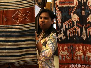 Lewat Tenun Ikat Ekuador Kerja Sama dengan NTT