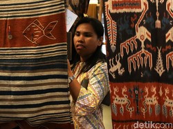 Lewat Tenun Ikat Ekuador Kerja Sama dengan NTT