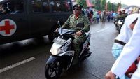 Pangkostrad Naik Motor ke Lokasi HUT TNI