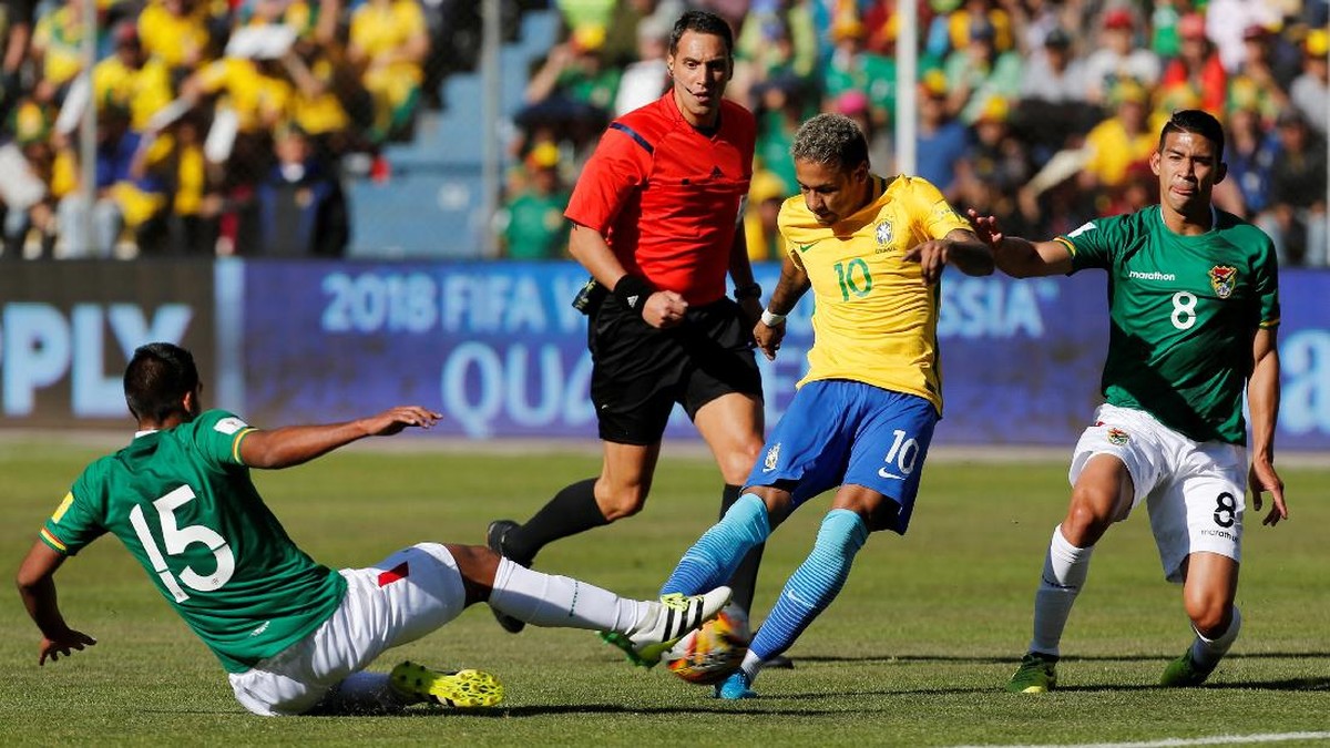 Bolivia mengimbangi Brasil 0-0. Foto: David Mercado/Reuters