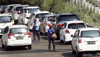 Hanya di Indonesia, Pedagang Bisa Jualan di Ruas Tol